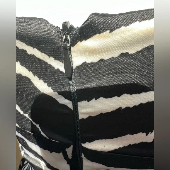 Cache Black 🖤 White Animal zebra 🦓 Botanical Rhinestone Brooch Mermaid Dress - Picture 10 of 15